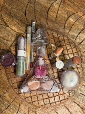 💄NWT Lipgloss Stick Liner Trio Set pinks creams reds